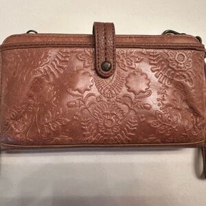 The Sak | Iris Large Embossed Leather Smartphone Gold Tone Crossbody Bag